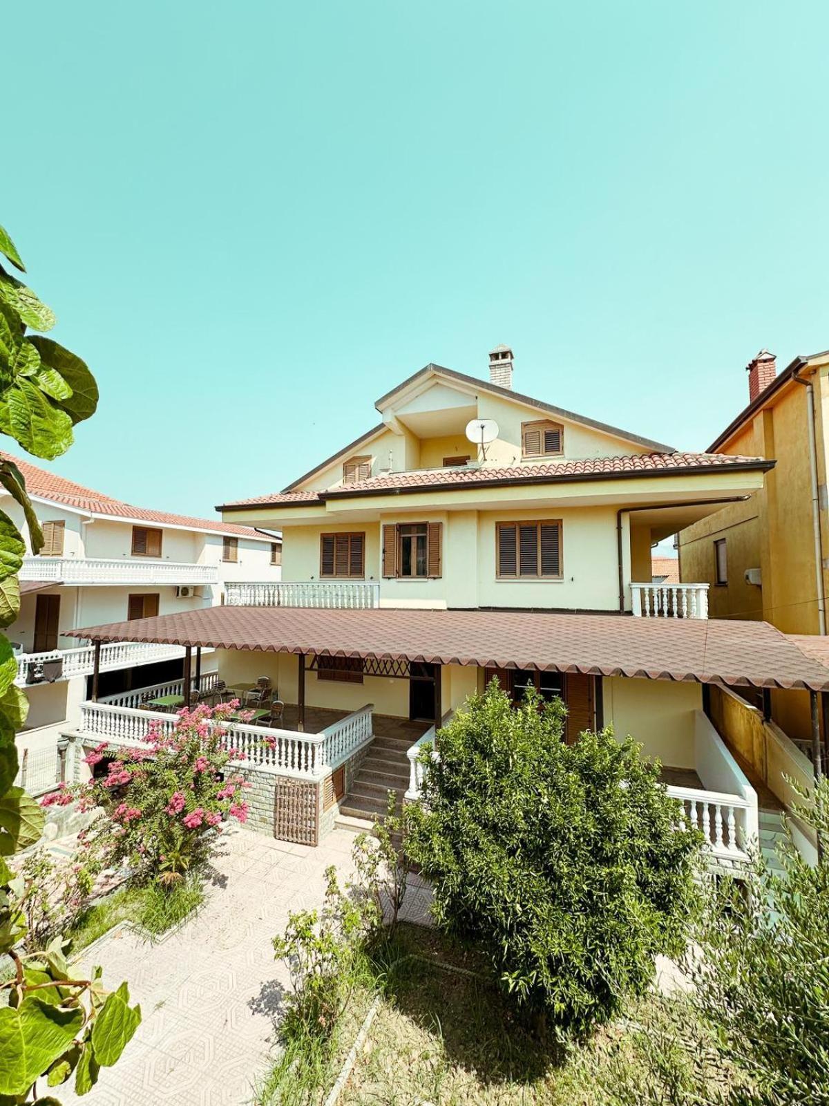 Vizion Hotel Shkodër Extérieur photo
